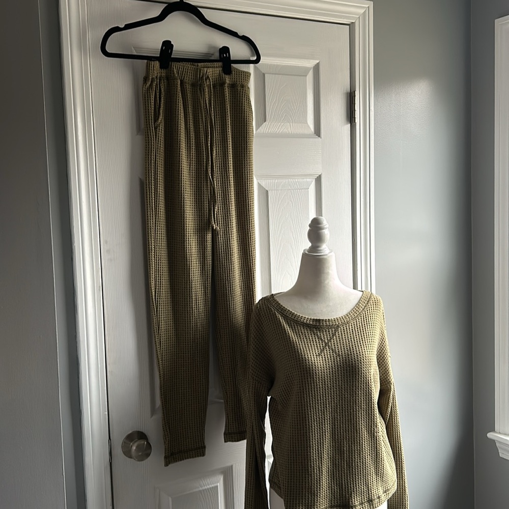 NWT green lounge wear set size small